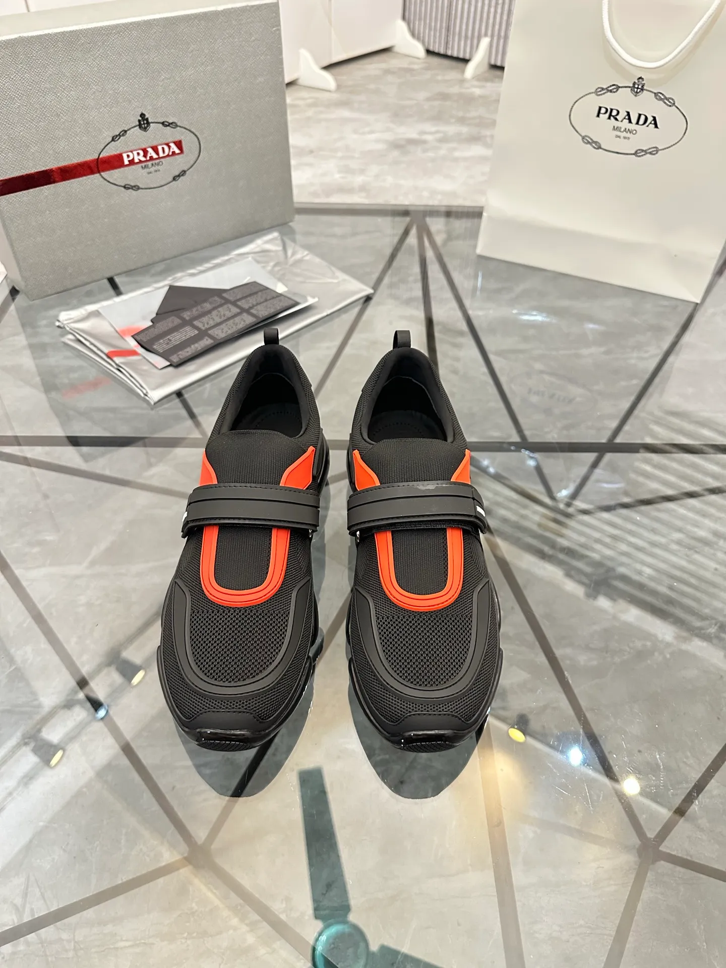 Men's shoes for sale 💰: 💰P500¥ High-end top quality Product trademark: Prada *"Prada*" low-top casual shoes Regular size: 38-45 (can be customized to 46) One size larger Product materials: imported breathable fly weave upper, professional glue-making process, breathable lining, cowhide foot pads, original outsole. No.: 001